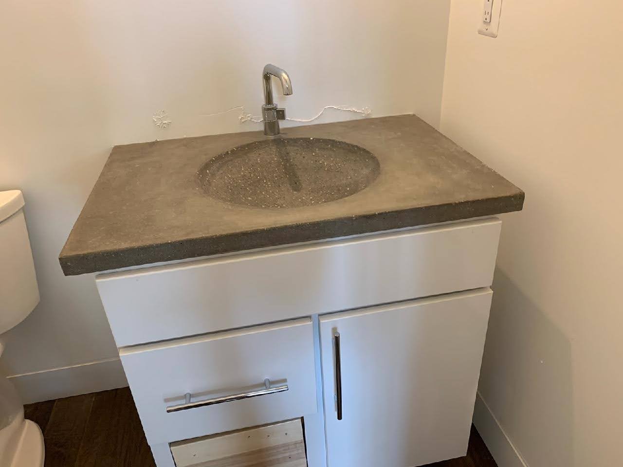 A new concrete sink countertop